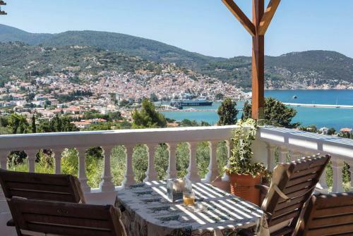 Skopelos Villa Sleeps 5 Air Con Wifi