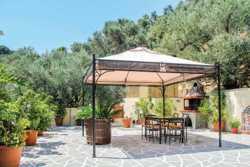 Skopelos Villa Sleeps 6 Air Con Wifi