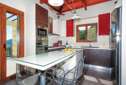 Skopelos Villa Sleeps 6 Air Con Wifi