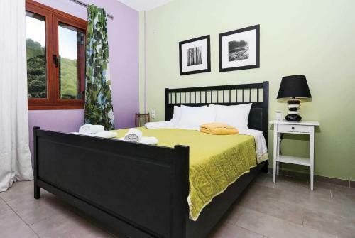 Skopelos Villa Sleeps 6 Air Con Wifi