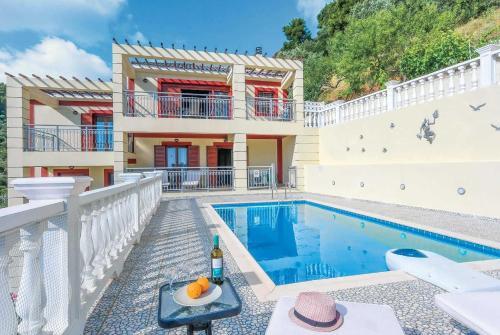 Skopelos Villa Sleeps 6 Air Con Wifi