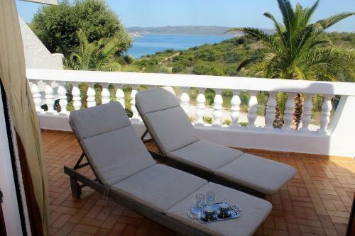 Villa Azure Sunrise 40m. From The Sandy Beach.