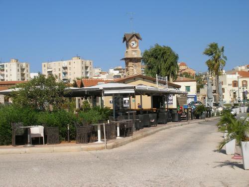 Villa Adamite