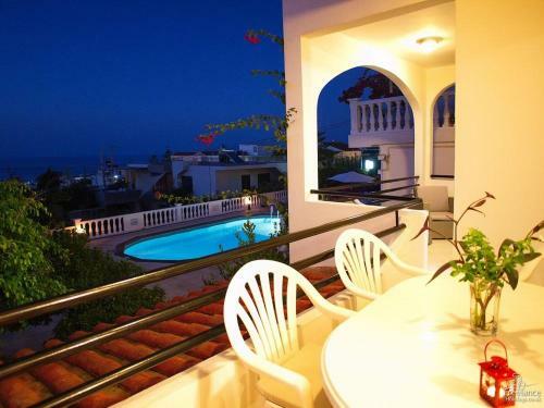 Kato Stalos Apartment Sleeps 7 T228054