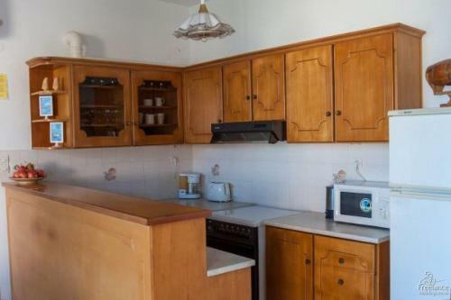 Kato Stalos Apartment Sleeps 7 T228054