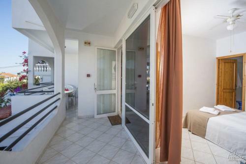 Kato Stalos Apartment Sleeps 7 T228054