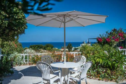 Kato Stalos Apartment Sleeps 7 T228054