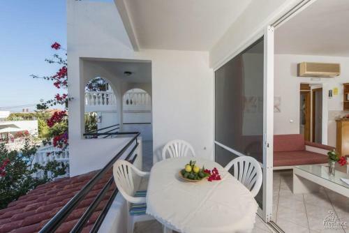 Kato Stalos Apartment Sleeps 7 T228054