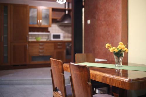 Navarino Square Apartment