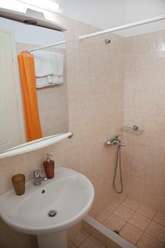 Iliana Apartments