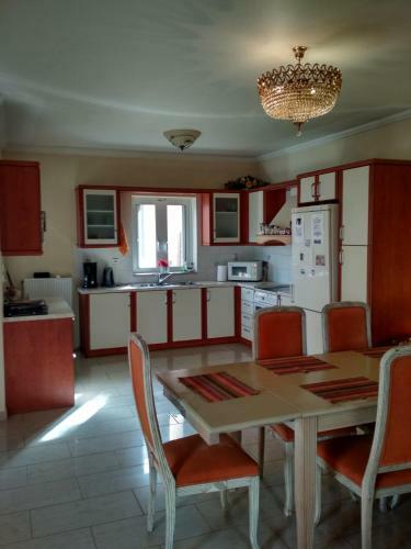 Villa In Varkiza