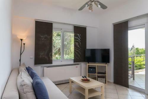Villa With Pool Close To The Airport, Vari 290m�