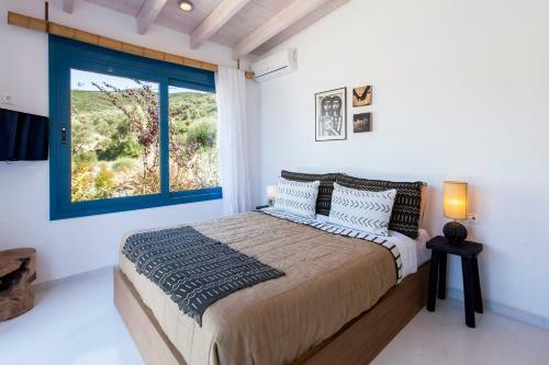 Villa Alma Lefkada- Sea Front Villa