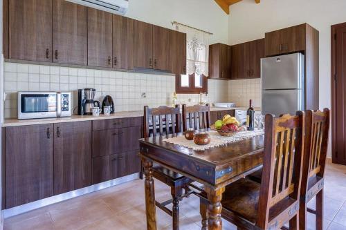 Vasiliki Villa Sleeps 2 Pool Air Con Wifi