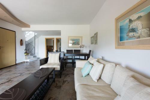 Alkioni Beach Villa