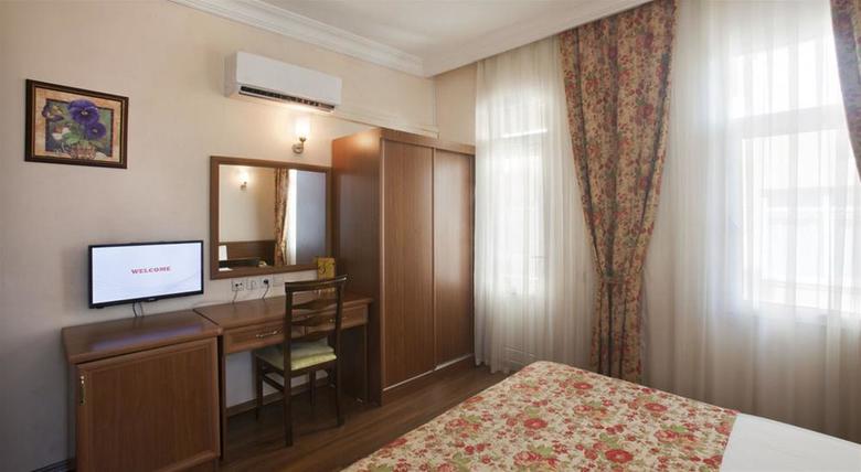 Triana Hotel