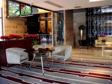 Q-city Hotel