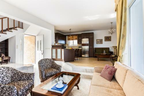 Stone Lion Luxury Villa