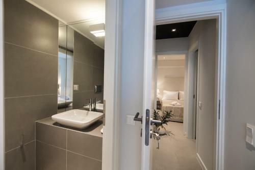 Hotel Crystal Waters