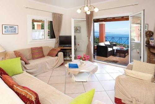 Nisaki Villa Sleeps 6 Air Con Wifi