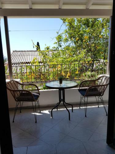 Posada Angels Pool Studios And Apartments
