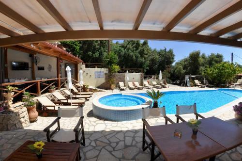 Posada Angels Pool Studios And Apartments