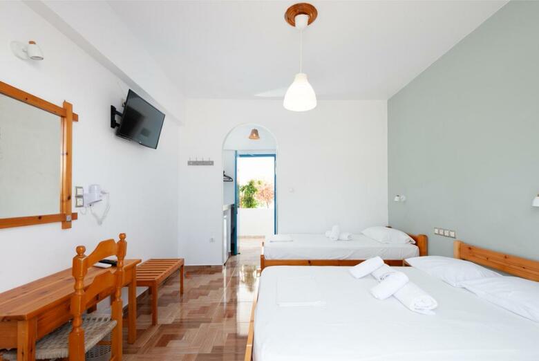 Aratos Hotel