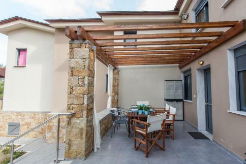 #flh - Daphne - Beachfront House