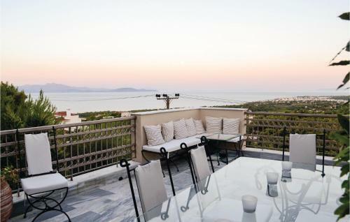 Four-bedroom Apartment In Neos Voutzas