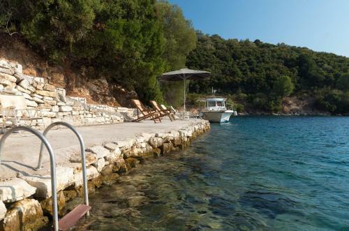 Apartment Meganisi Blue 2 On The Beach