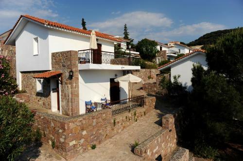Delfinia Hotel & Bungalows