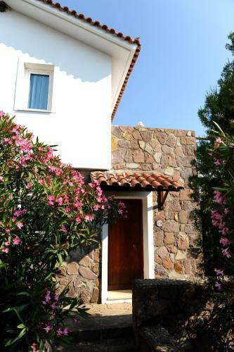 Delfinia Hotel & Bungalows