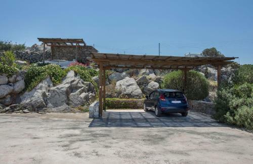 Mykonian House Near Town Center