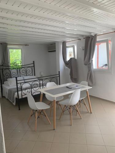 Apartamento Lirous Studios