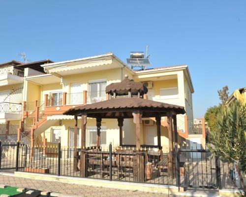 Amaranthos Apartments
