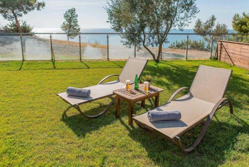 Nea Moudania Villa Sleeps 6 Air Con Wifi