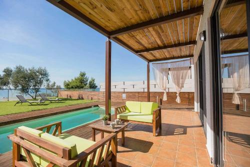 Nea Moudania Villa Sleeps 6 Air Con Wifi