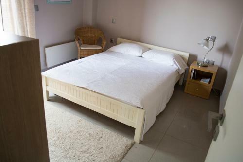 Seafront Apartment In Kartela Kyparisias
