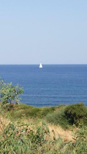 Seafront Apartment In Kartela Kyparisias