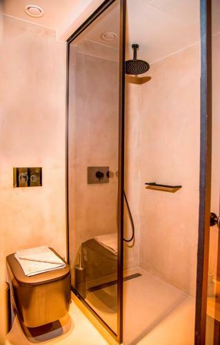 Hostal Portou House