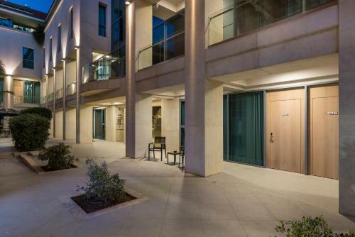 Trianon Luxury Apartments & Suites