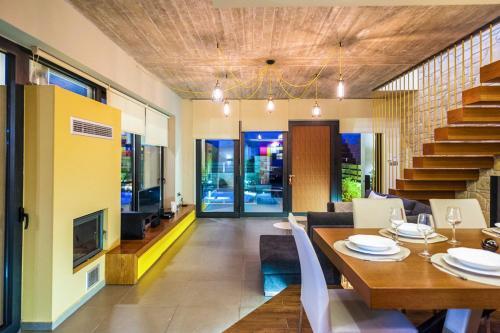 Kolimbari Villa Sleeps 6 Pool Air Con Wifi