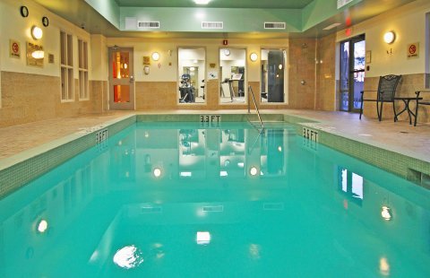 Hotel Holiday Inn Express Ottawa Airport