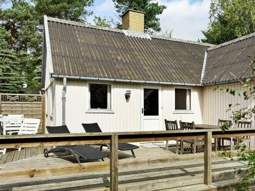 Two-bedroom Holiday Home In Aakirkeby 8