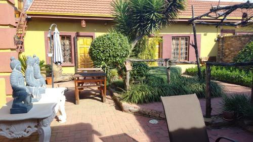 Hostal Acre Of Africa Guesthouse