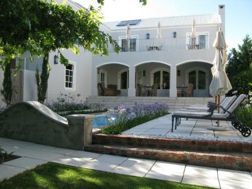 Hostal Maison D'ail Guest House
