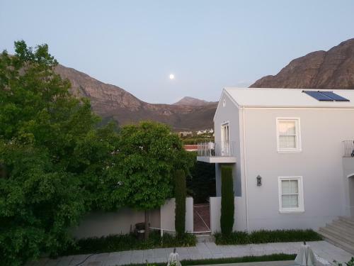 Hostal Maison D'ail Guest House