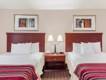 Hotel Baymont Inn And Suites Anaheim