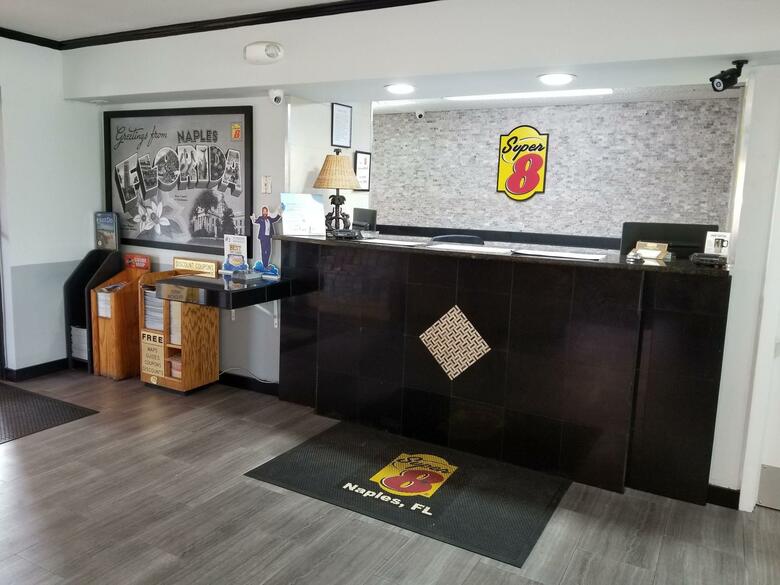 Hotel Super 8 Naples