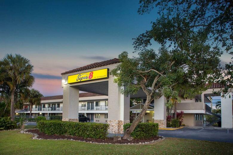 Hotel Super 8 Naples